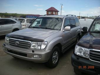 2003 Toyota Land Cruiser Photos