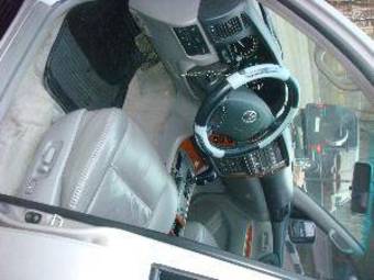 2003 Toyota Land Cruiser Photos