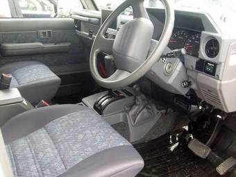 2003 Toyota Land Cruiser Pics