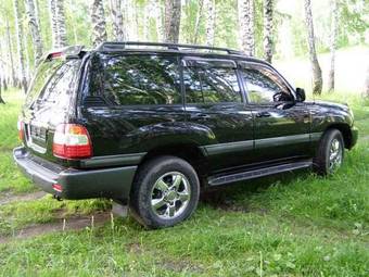 2003 Toyota Land Cruiser Pictures