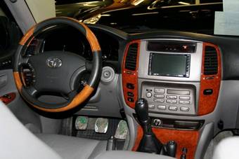 2003 Toyota Land Cruiser Photos