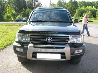 2003 Toyota Land Cruiser Pictures