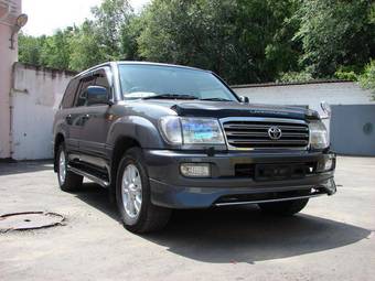 2003 Toyota Land Cruiser Pictures