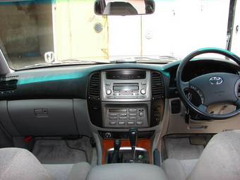 2003 Toyota Land Cruiser Photos