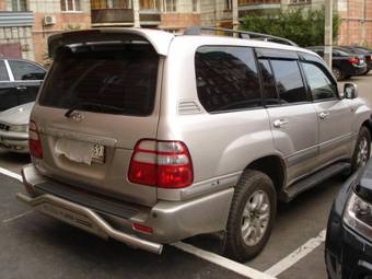 2003 Toyota Land Cruiser Photos