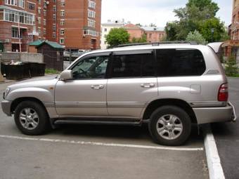 2003 Toyota Land Cruiser Pictures