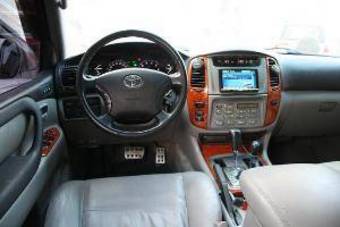 2003 Toyota Land Cruiser Photos