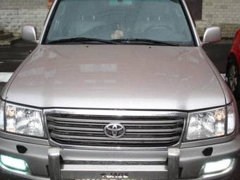 2003 Toyota Land Cruiser Photos