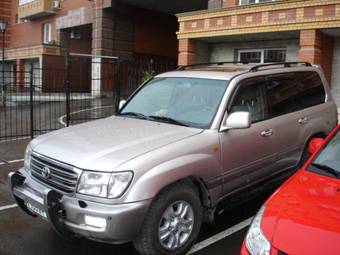 2003 Toyota Land Cruiser Photos