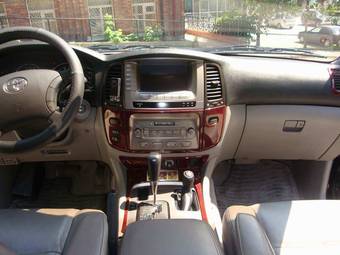 2003 Toyota Land Cruiser Pictures