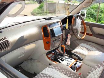 2003 Toyota Land Cruiser Photos