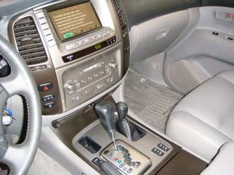 2003 Toyota Land Cruiser Pictures