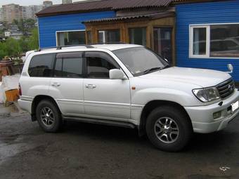 2003 Toyota Land Cruiser Photos