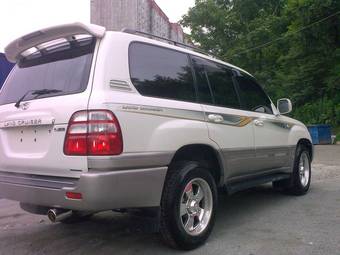 2003 Toyota Land Cruiser Photos