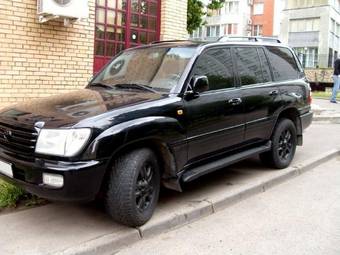 2003 Toyota Land Cruiser Photos