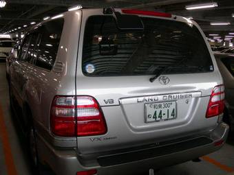2003 Toyota Land Cruiser Photos