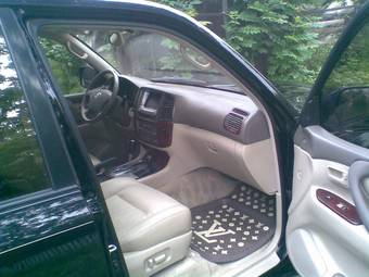 2003 Toyota Land Cruiser Pictures