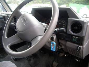 2003 Toyota Land Cruiser Pics
