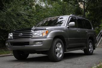 2003 Toyota Land Cruiser Photos