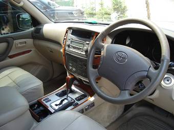 2003 Toyota Land Cruiser Photos