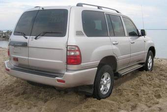 2003 Toyota Land Cruiser Photos