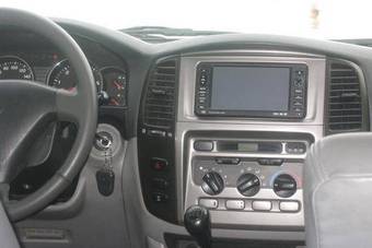 2003 Toyota Land Cruiser Photos