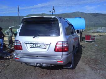 2003 Toyota Land Cruiser Photos
