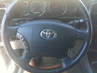 2003 Toyota Land Cruiser Pictures