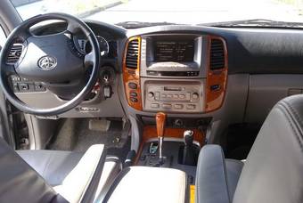 2003 Toyota Land Cruiser Photos