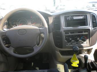 2003 Toyota Land Cruiser Photos