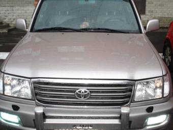 2003 Toyota Land Cruiser Pictures
