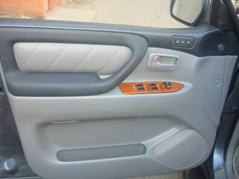2003 Toyota Land Cruiser Photos