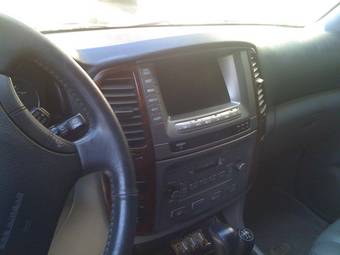 2003 Toyota Land Cruiser Pics