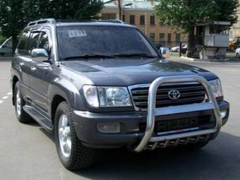 2003 Toyota Land Cruiser Pictures