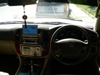 2003 Toyota Land Cruiser Photos