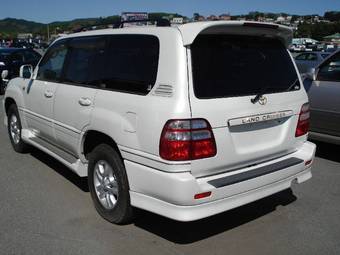 2003 Toyota Land Cruiser Pics