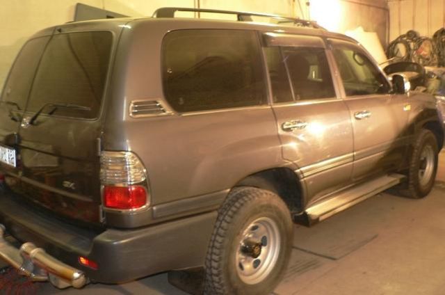 2004 Toyota Land Cruiser