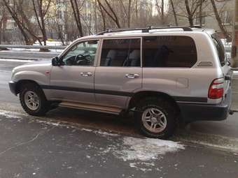 2004 Toyota Land Cruiser Pictures