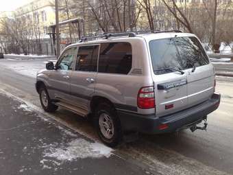 2004 Toyota Land Cruiser Photos