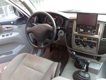 2004 Toyota Land Cruiser Photos