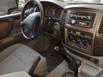 2004 Toyota Land Cruiser Pictures