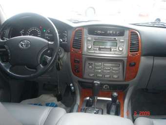 2004 Toyota Land Cruiser Pictures