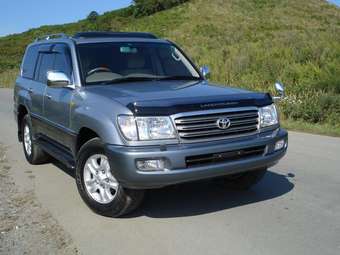 2004 Toyota Land Cruiser Photos