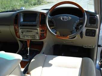 2004 Toyota Land Cruiser Pictures