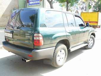 2004 Toyota Land Cruiser Pictures