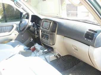 2004 Toyota Land Cruiser Pics