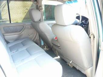 2004 Toyota Land Cruiser Pictures