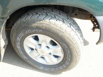 2004 Toyota Land Cruiser Pictures