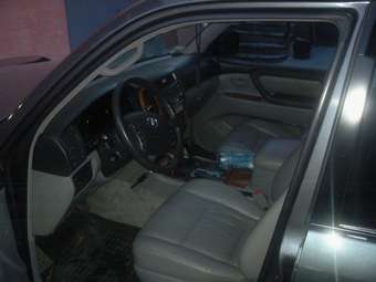 2004 Toyota Land Cruiser Pictures