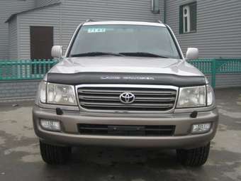 2004 Toyota Land Cruiser Pics